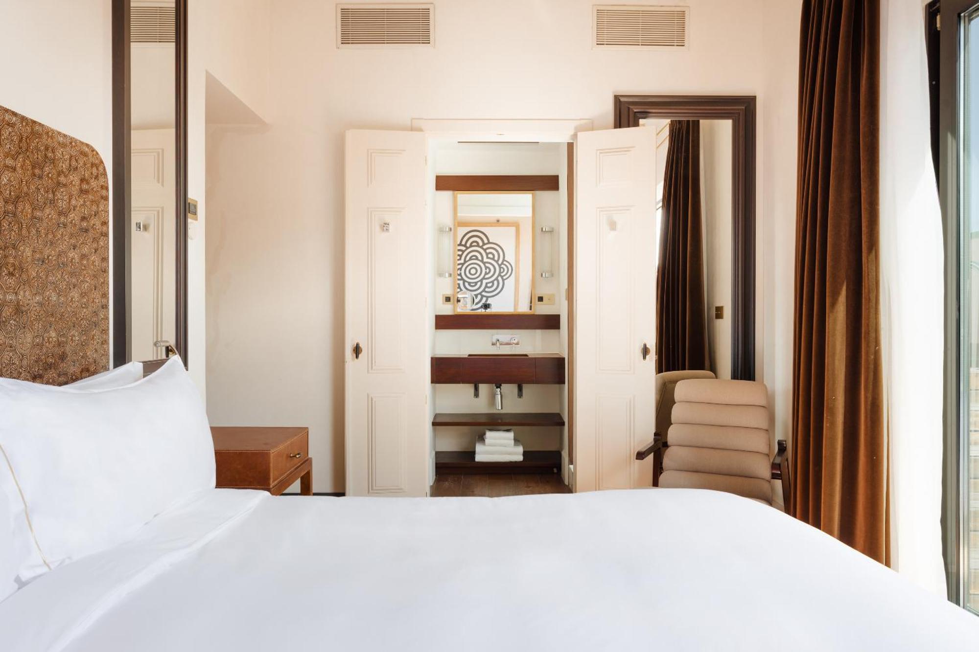 ברצלונה Do Placa Reial Powered By Sonder חדר תמונה A guest room at the hotel
