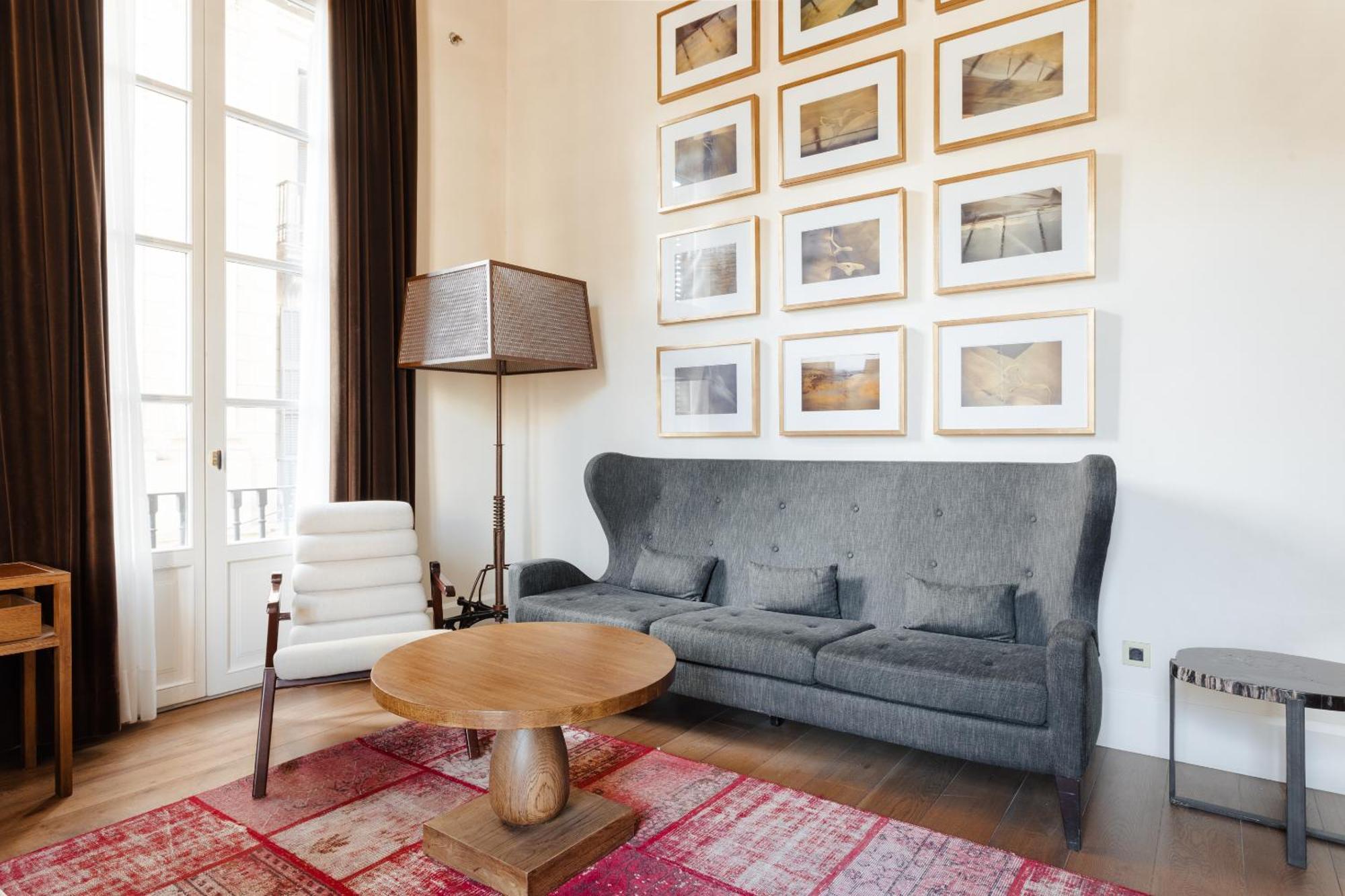 ברצלונה Do Placa Reial Powered By Sonder חדר תמונה A sofa