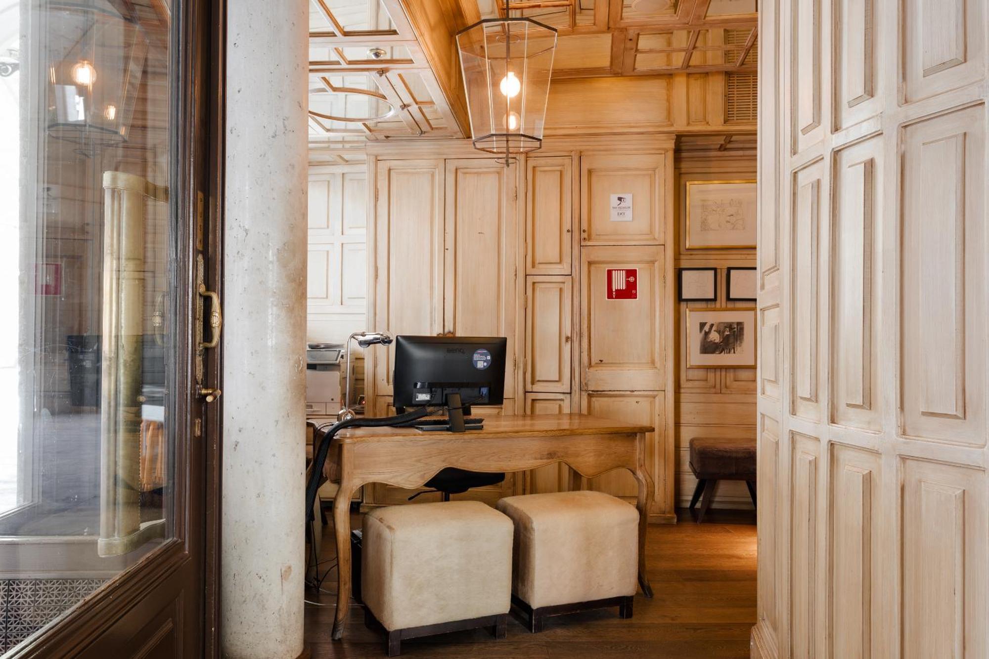 ברצלונה Do Placa Reial Powered By Sonder מראה חיצוני תמונה The reception area of the hotel