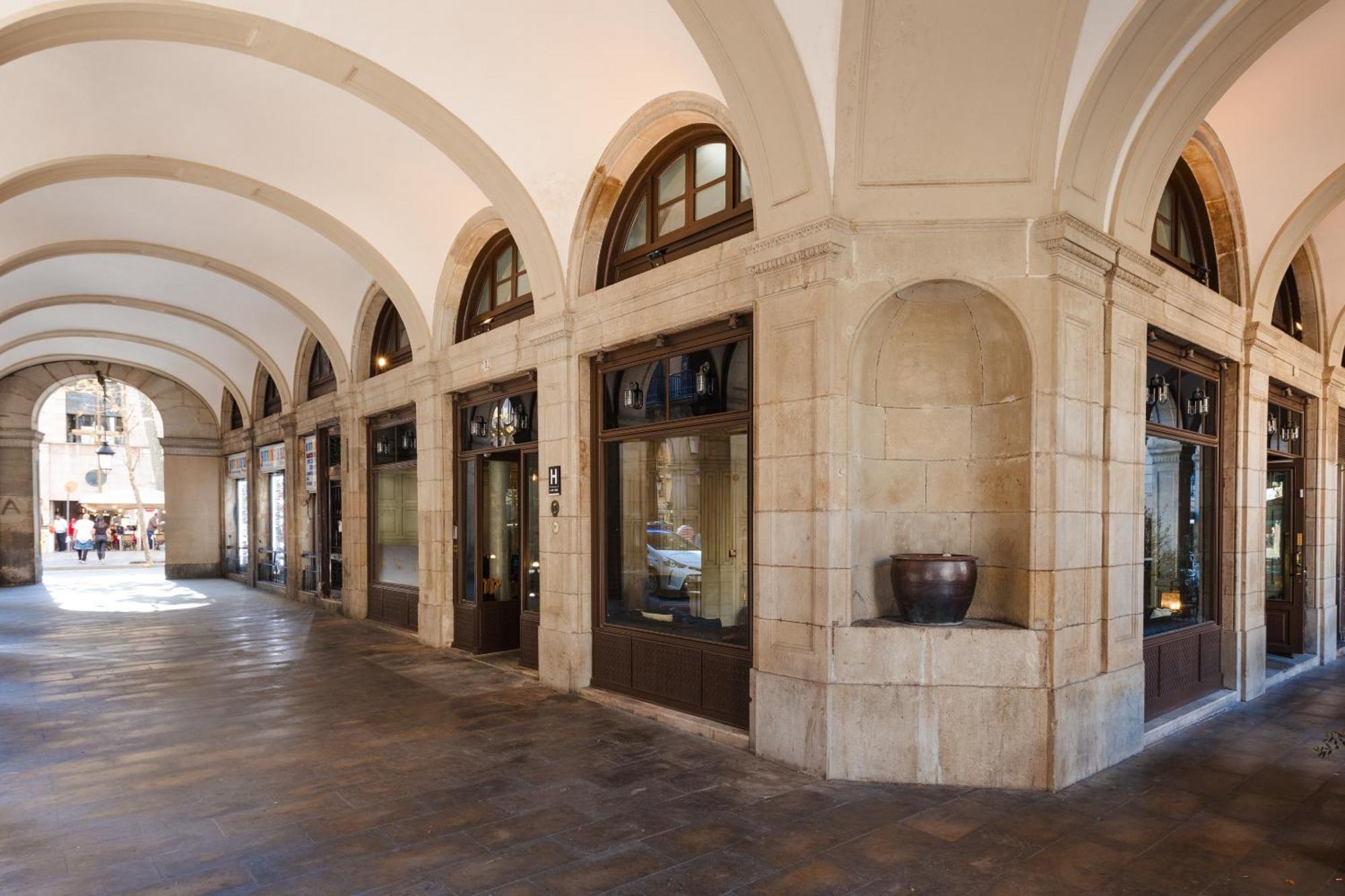 ברצלונה Do Placa Reial Powered By Sonder מראה חיצוני תמונה Interior of the shopping mall